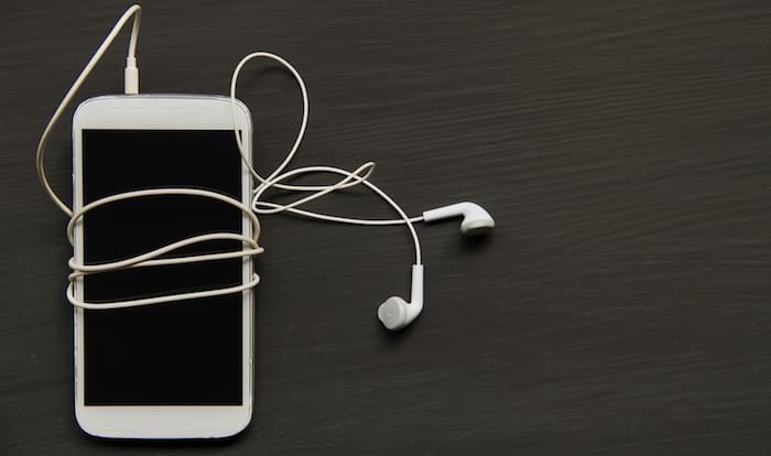 8 sales podcasts for salespeople