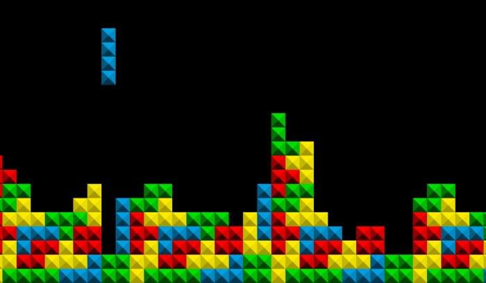 Tetris block falling down to fit in with blocks already in place